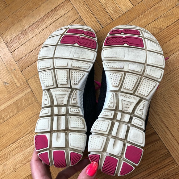 SKECHERS memory foam runners. Size 6.5 - Picture 3 of 5